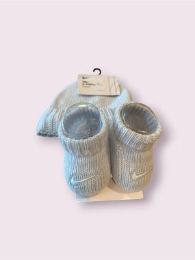 NWT Nike Baby Knit Booties and Hat Set - Light Blue Size 0-6 Months